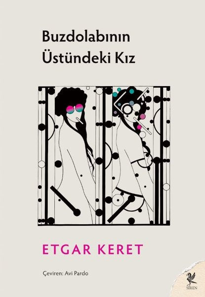 Buzdolabının Üstündeki Kız
